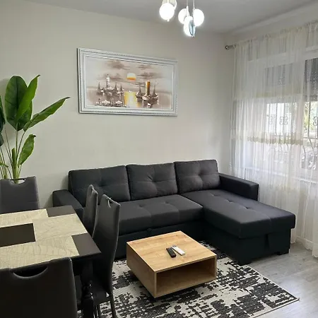 Comfortable In The Center Of * Τίρανα