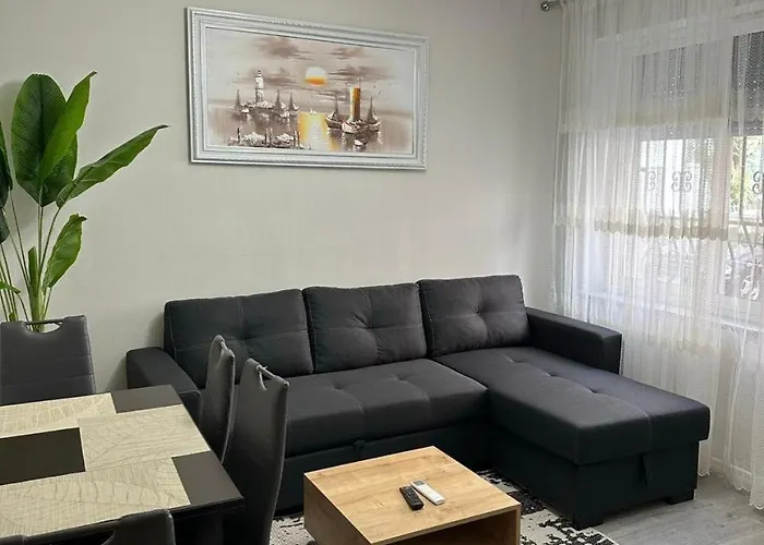 Comfortable In The Center Of * Τίρανα