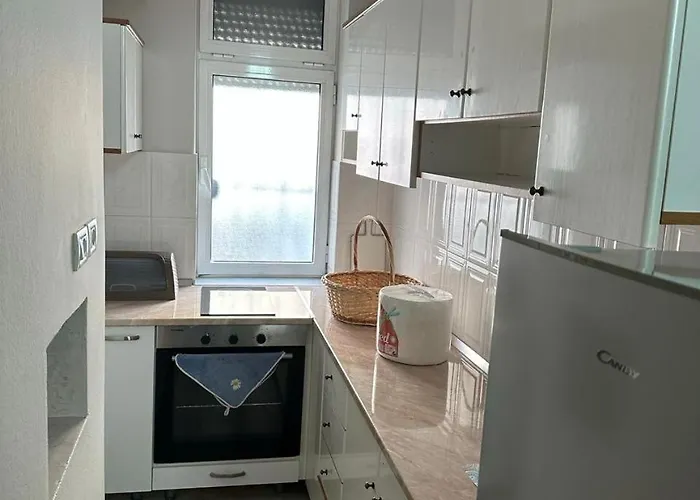 Comfortable In The Center Of Апартаменты Тирана